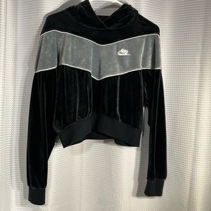 Nike women’s soft black and gray cropped hoodie sz medium